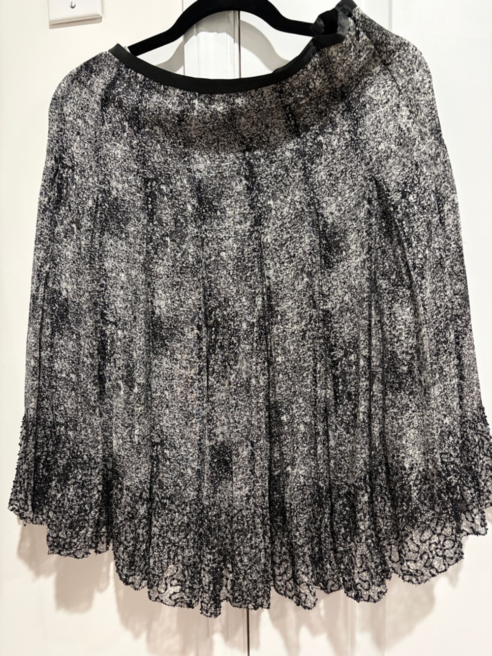 Black & White Textured Pleated Women’s Skirt